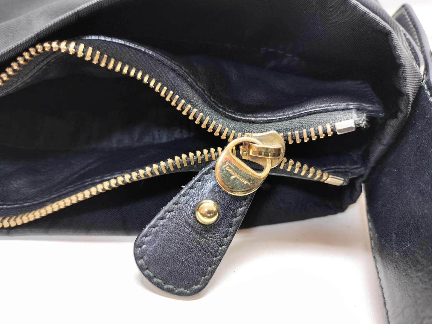 Salvatore Ferragamo AU-21 D337 Nylon and Leather One-Shoulder Bag