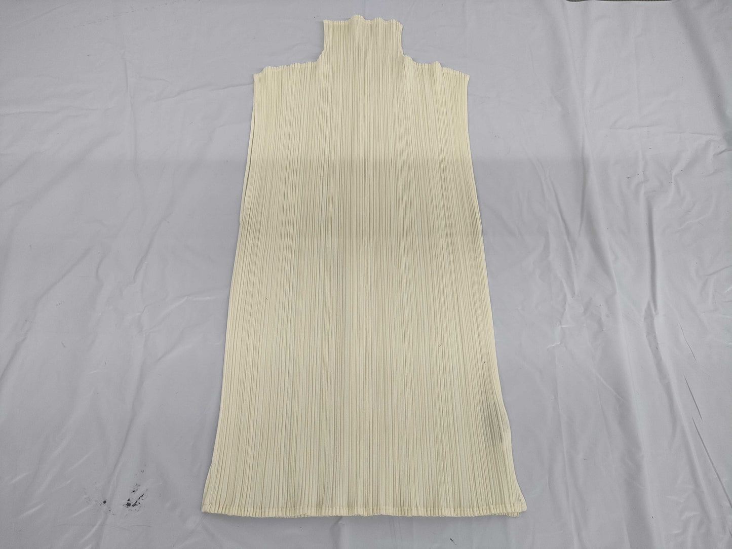 ISSEY MIYAKE Pleated White Tops Tops