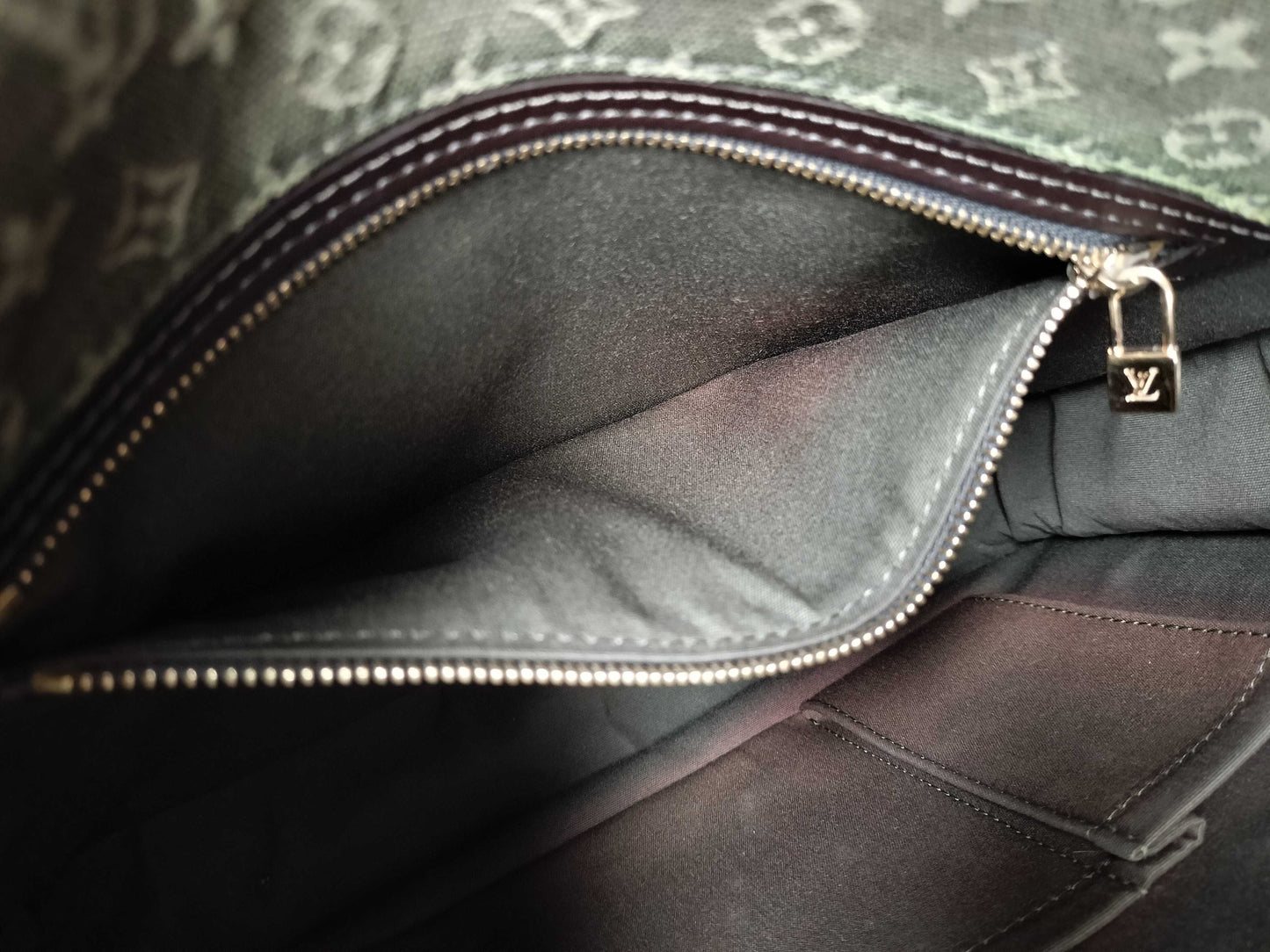 LOUIS VUITTON VI0074 Monogram Mini Besas Mary Kate Shoulder Bag
