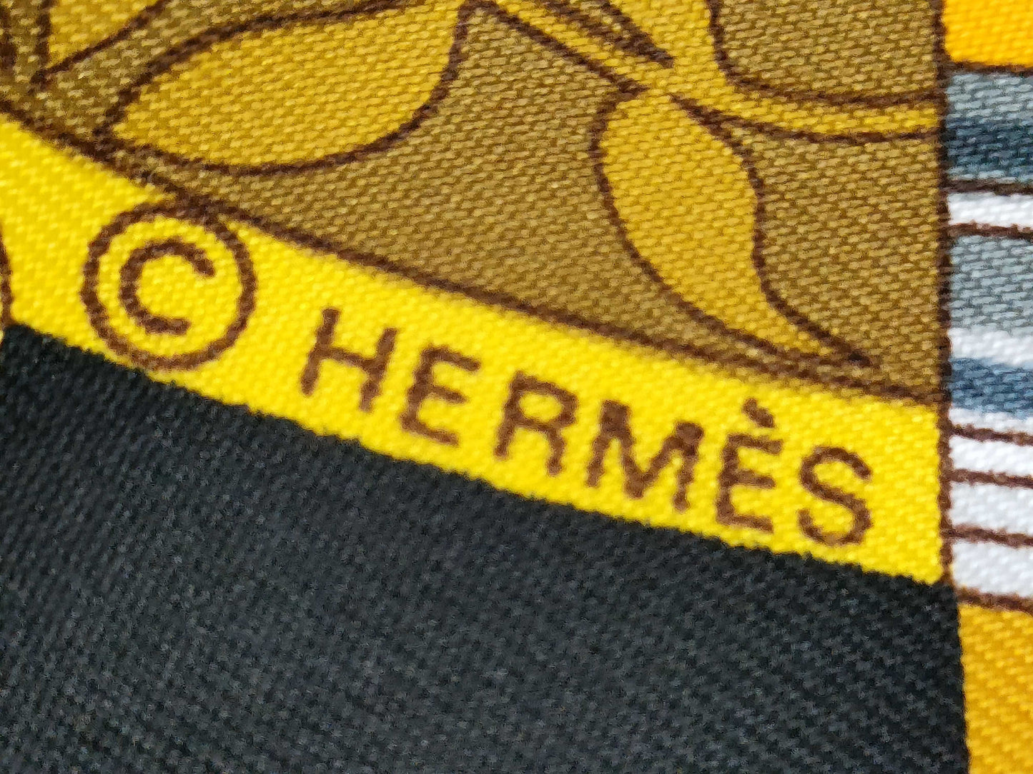 HERMES Carre Music Scarf