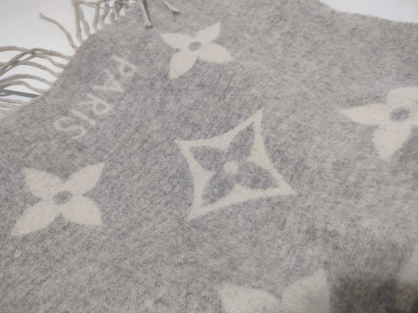 LOUIS VUITTON Stole LV Style Large Scarf