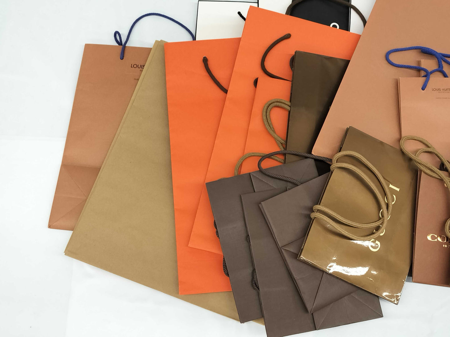 Empty paper bags and boxes for Louis Vuitton, Chanel, Hermes, Gucci, etc. Empty brand boxes. Empty brand boxes.