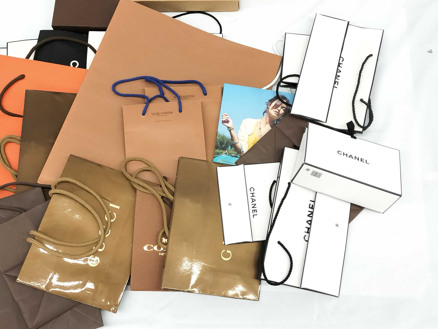 Empty paper bags and boxes for Louis Vuitton, Chanel, Hermes, Gucci, etc. Empty brand boxes. Empty brand boxes.