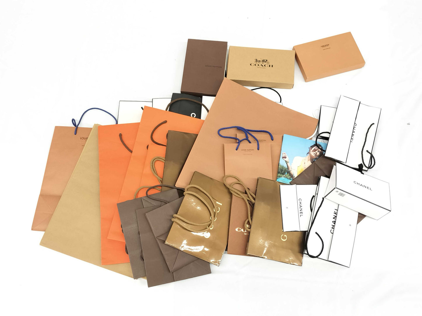 Empty paper bags and boxes for Louis Vuitton, Chanel, Hermes, Gucci, etc. Empty brand boxes. Empty brand boxes.