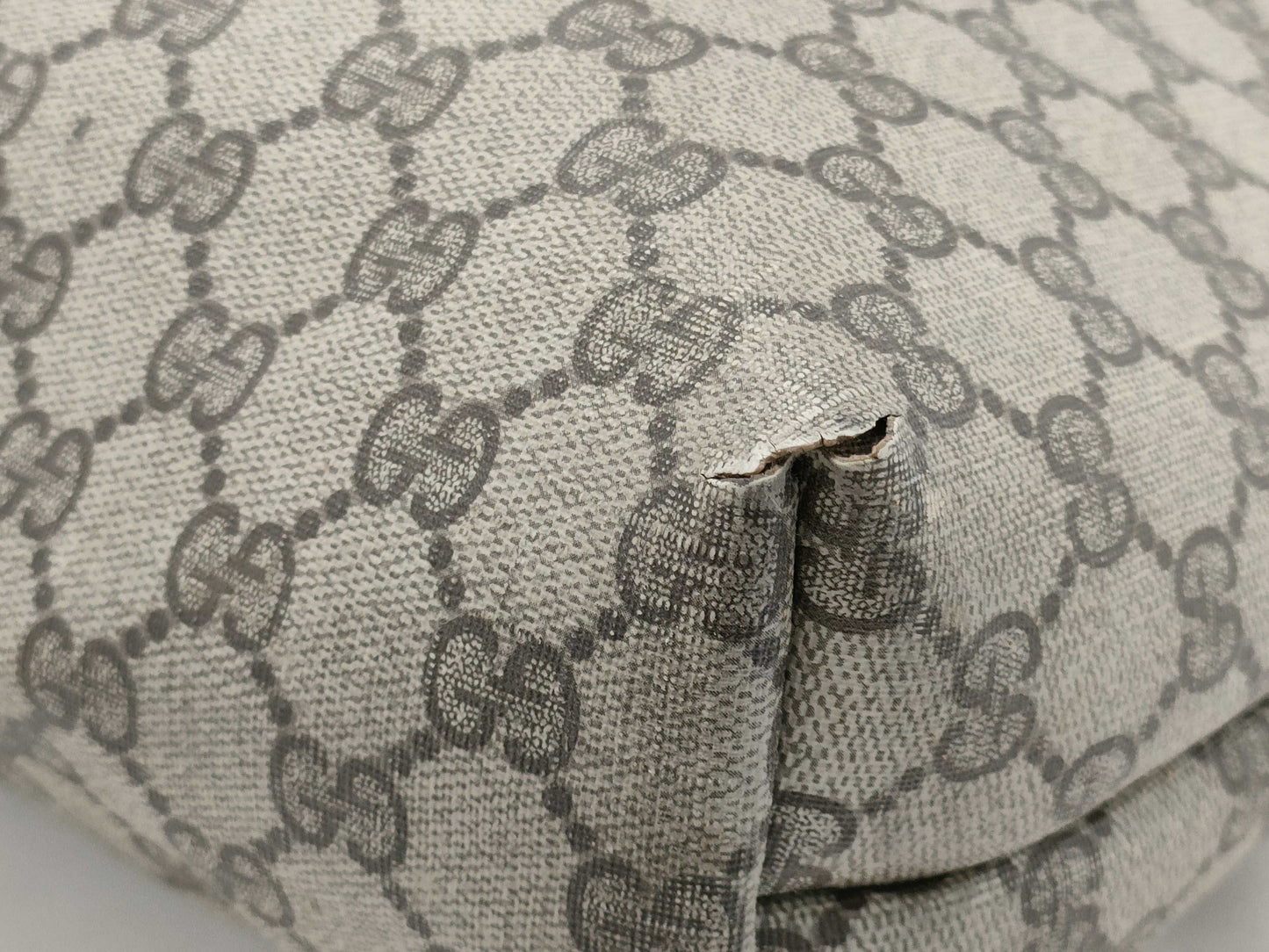 GUCCI GG Supreme Sherry Tote Bag
