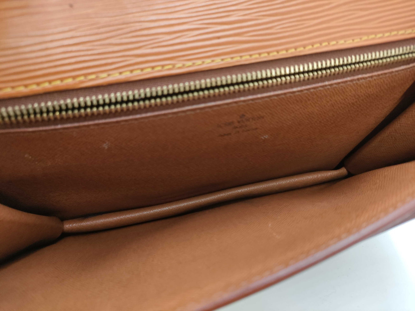 LOUIS VUITTON Epi Serie Dragonne Second Bag Clutch Bag Leather Second Bag