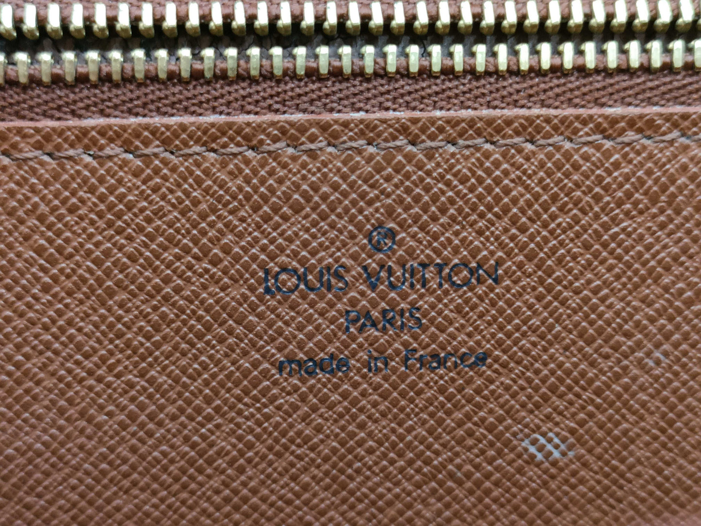 LOUIS VUITTON Epi Serie Dragonne Second Bag Clutch Bag Leather Second Bag