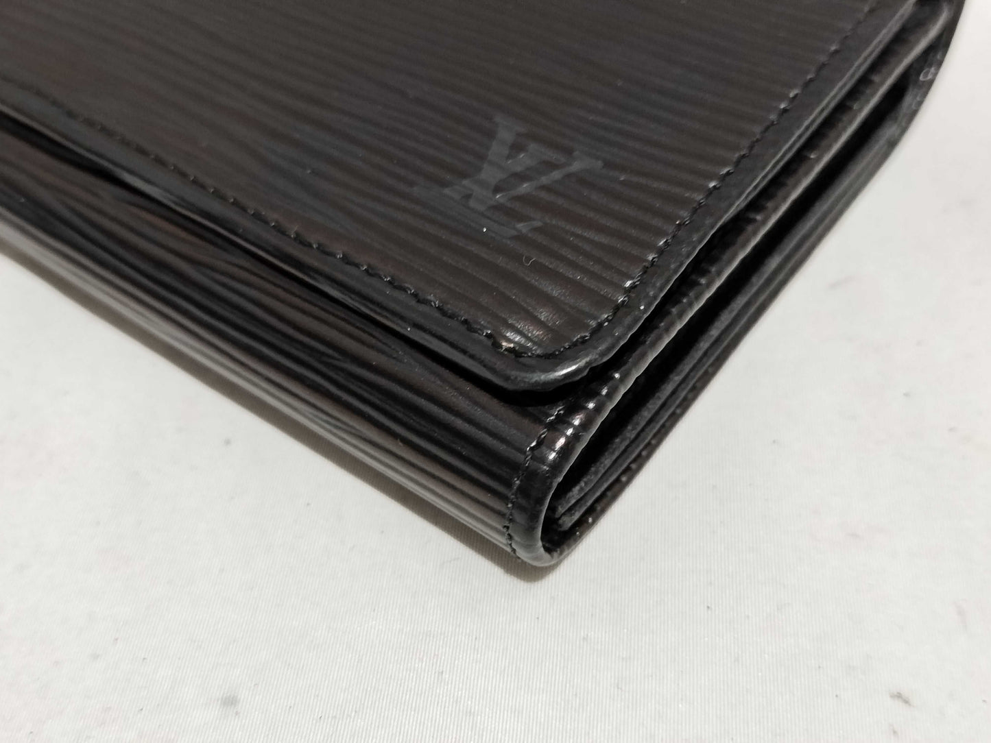 LOUIS VUITTON Epi Bi-Fold Wallet Wallet