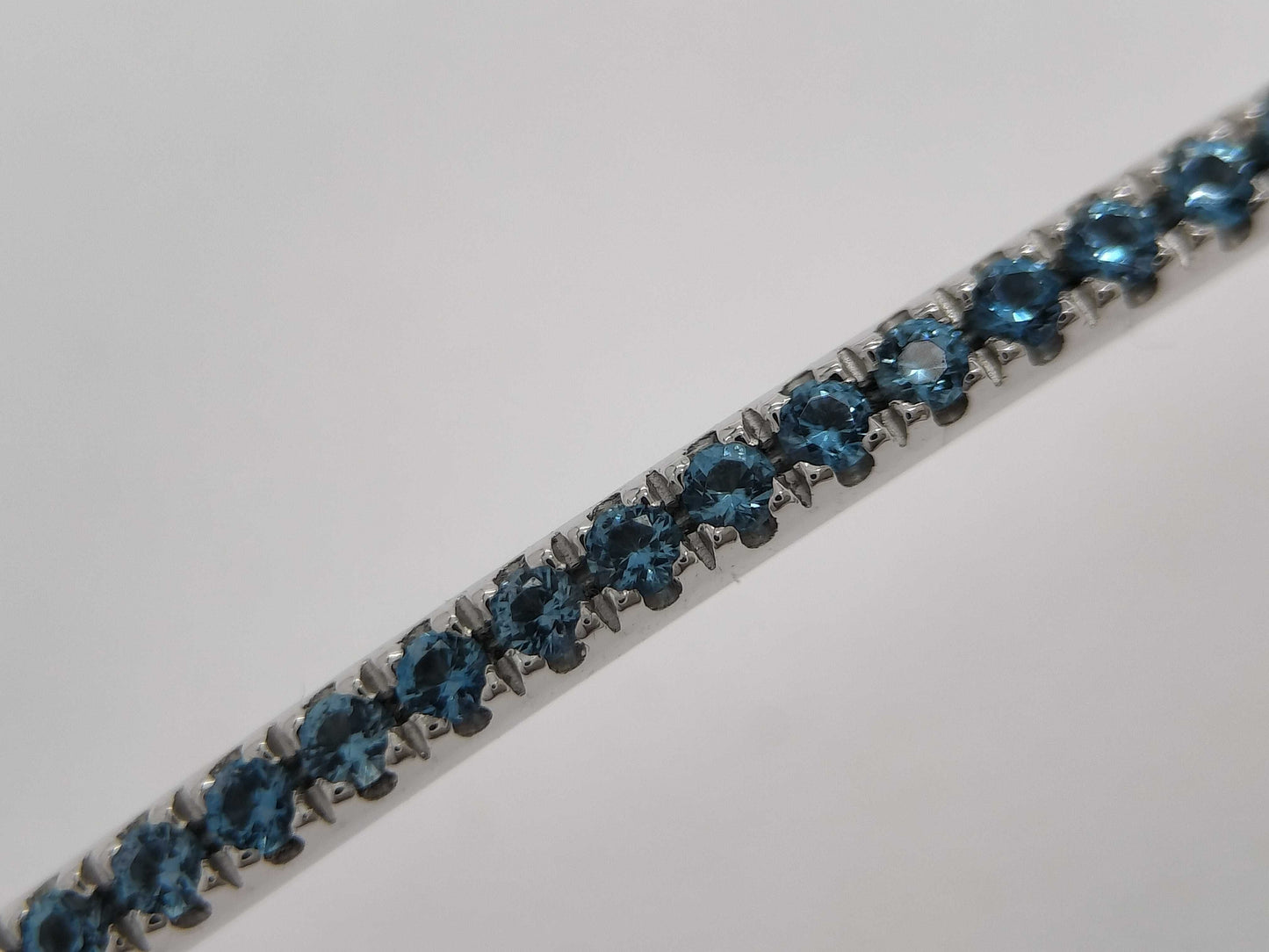 Tiffany & Co. T Smile Small Blue Topaz WG 750 2.7g Bracelet/Bangle