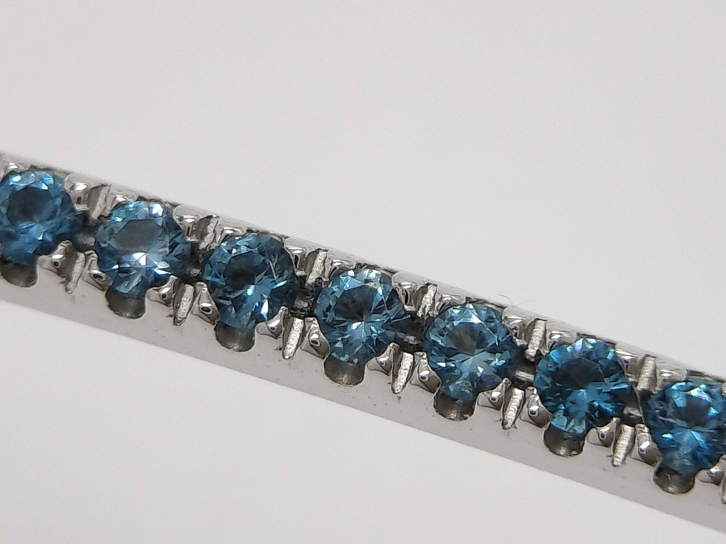 Tiffany & Co. T Smile Small Blue Topaz WG 750 2.7g Bracelet/Bangle