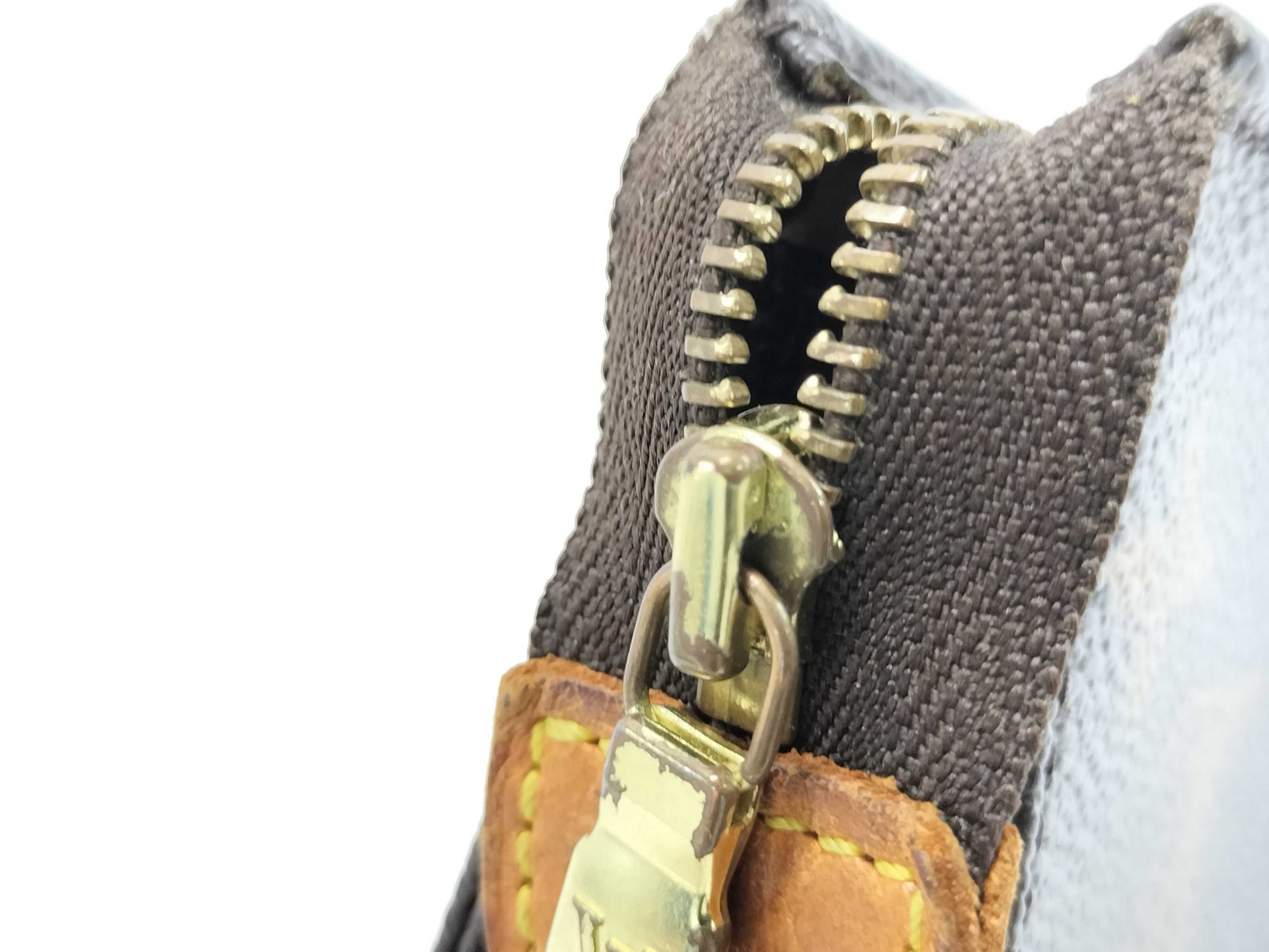 LOUIS VUITTON Monogram Posh Toilette 15 M47546 Pouch