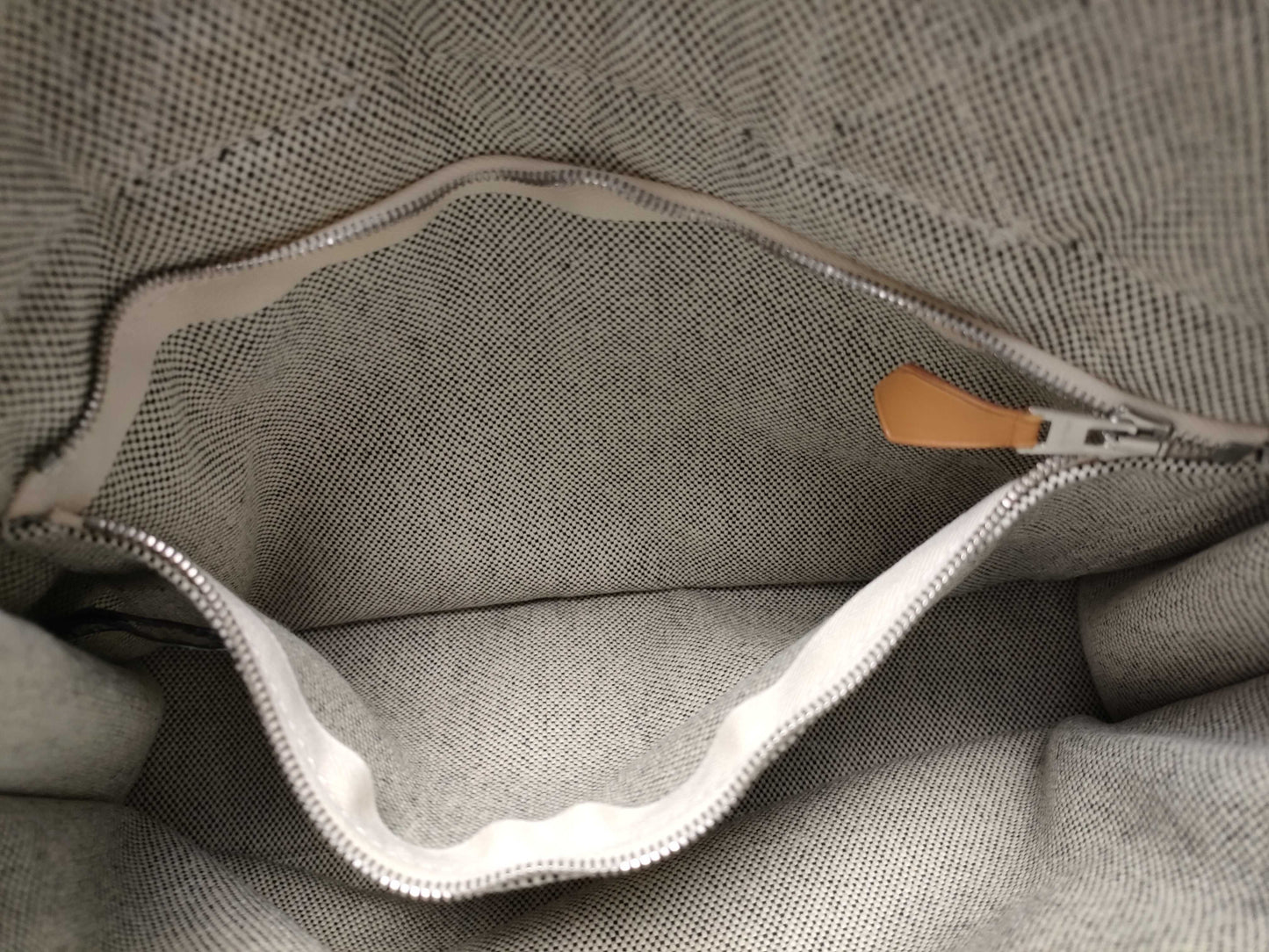 HERMES New Four Toe PM Tote Bag