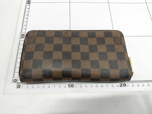 LOUIS VUITTON Damier Zippy Wallet