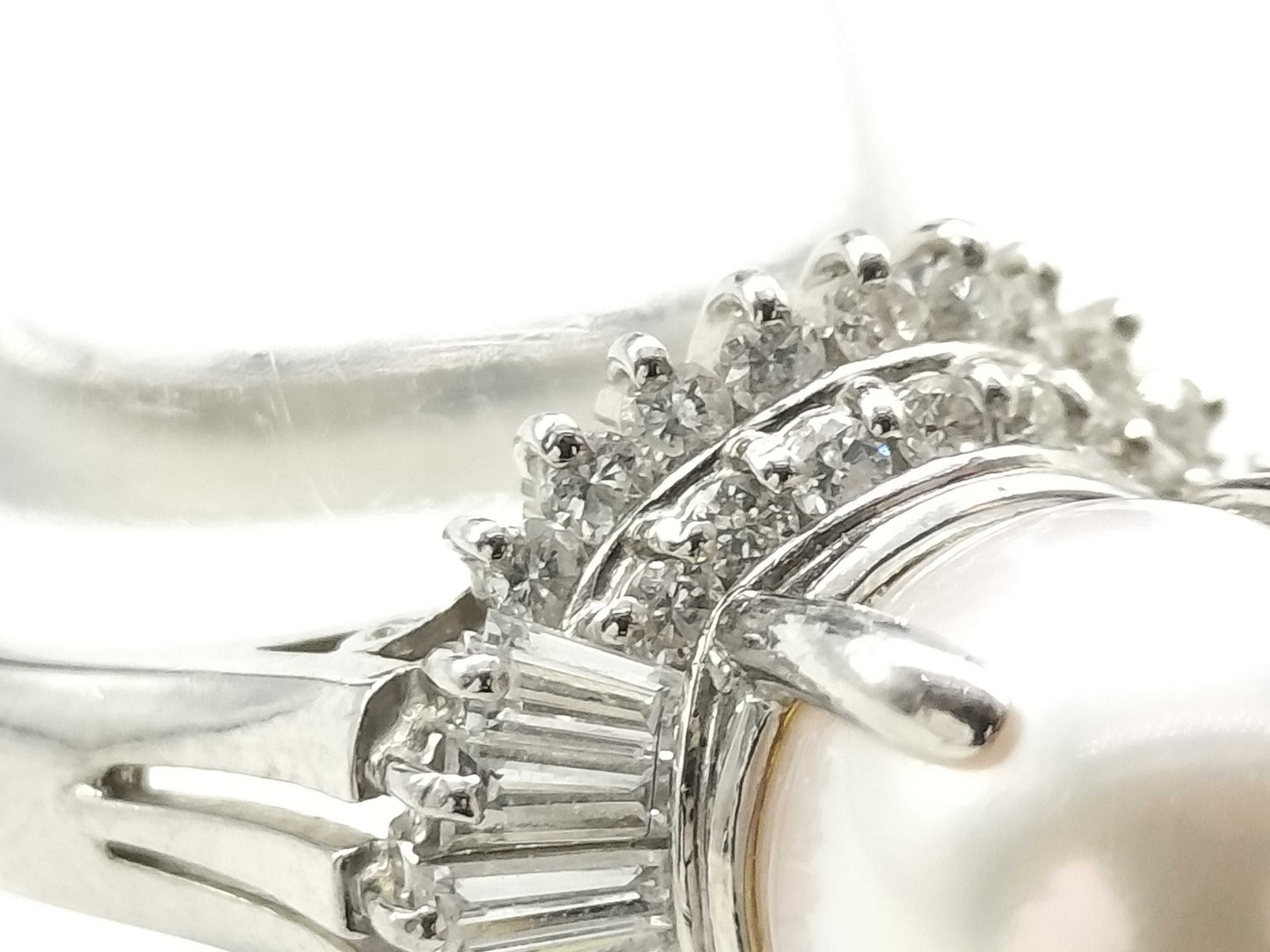 Akoya pearl ring, diameter 9.1mm, D0.75ct, PT850, 8.3g .