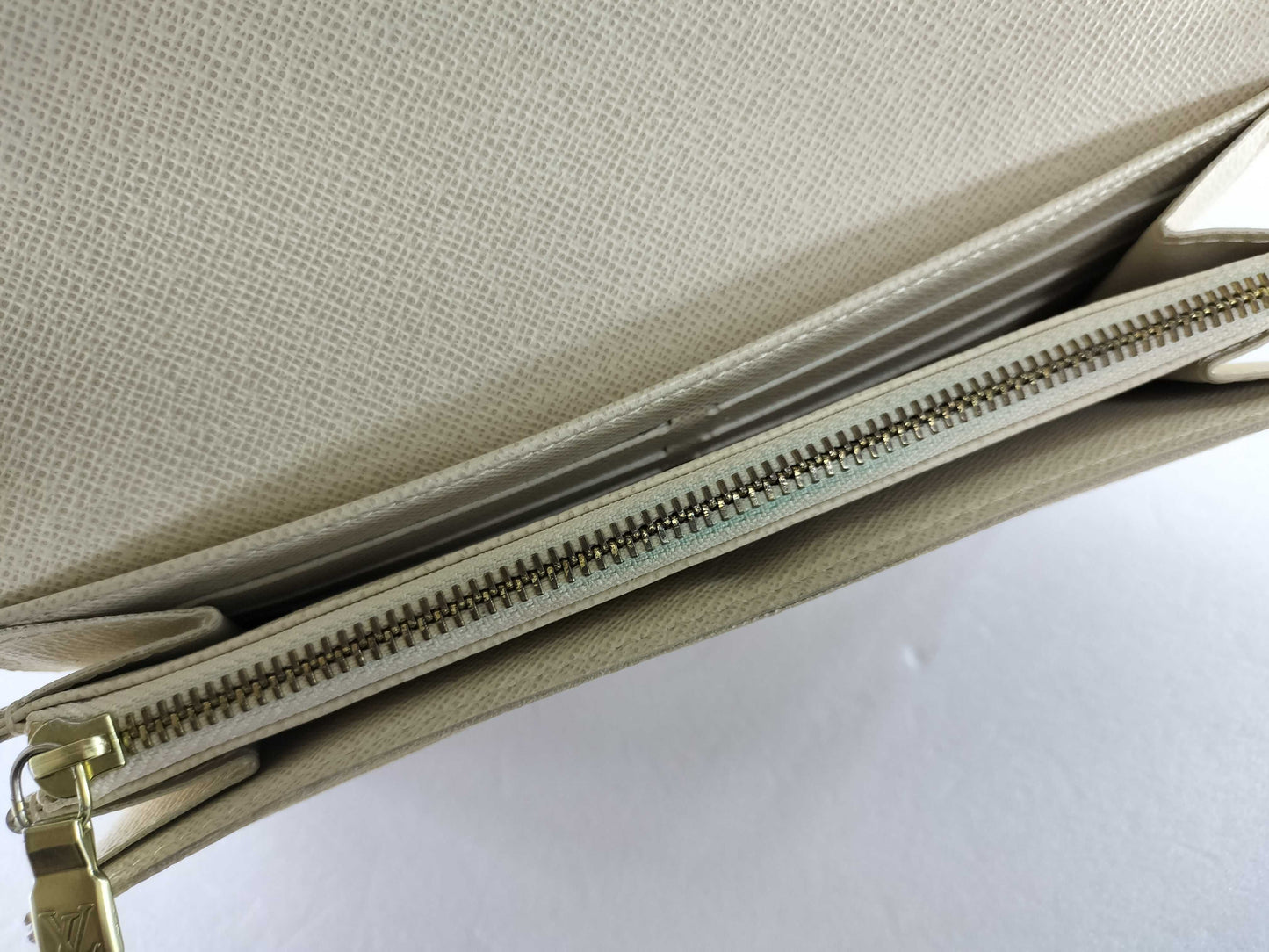 LOUIS VUITTON Damier Azur Portefeuille Sarah Wallet