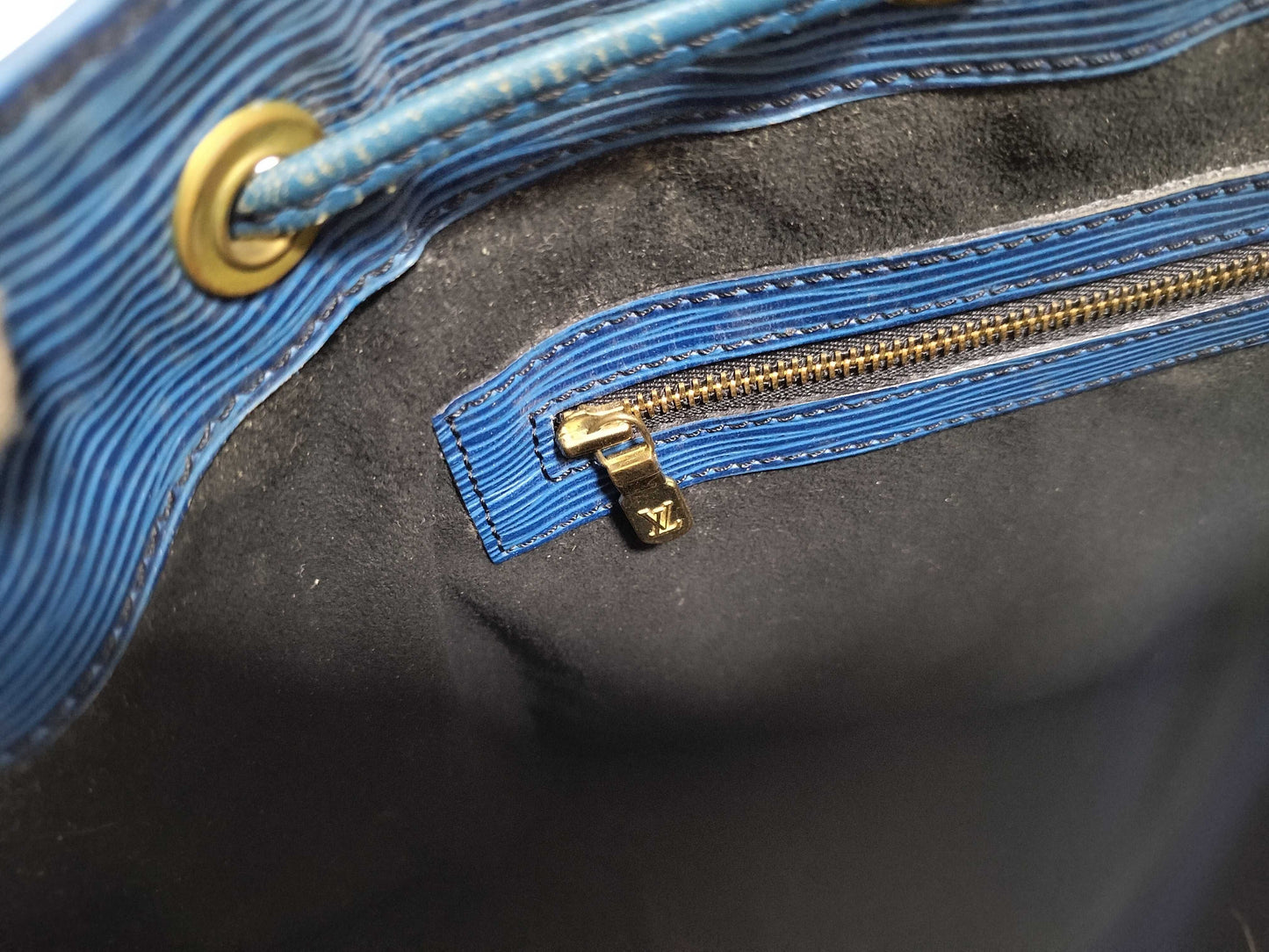 LOUIS VUITTON Epi Petit Noe Tote Bag