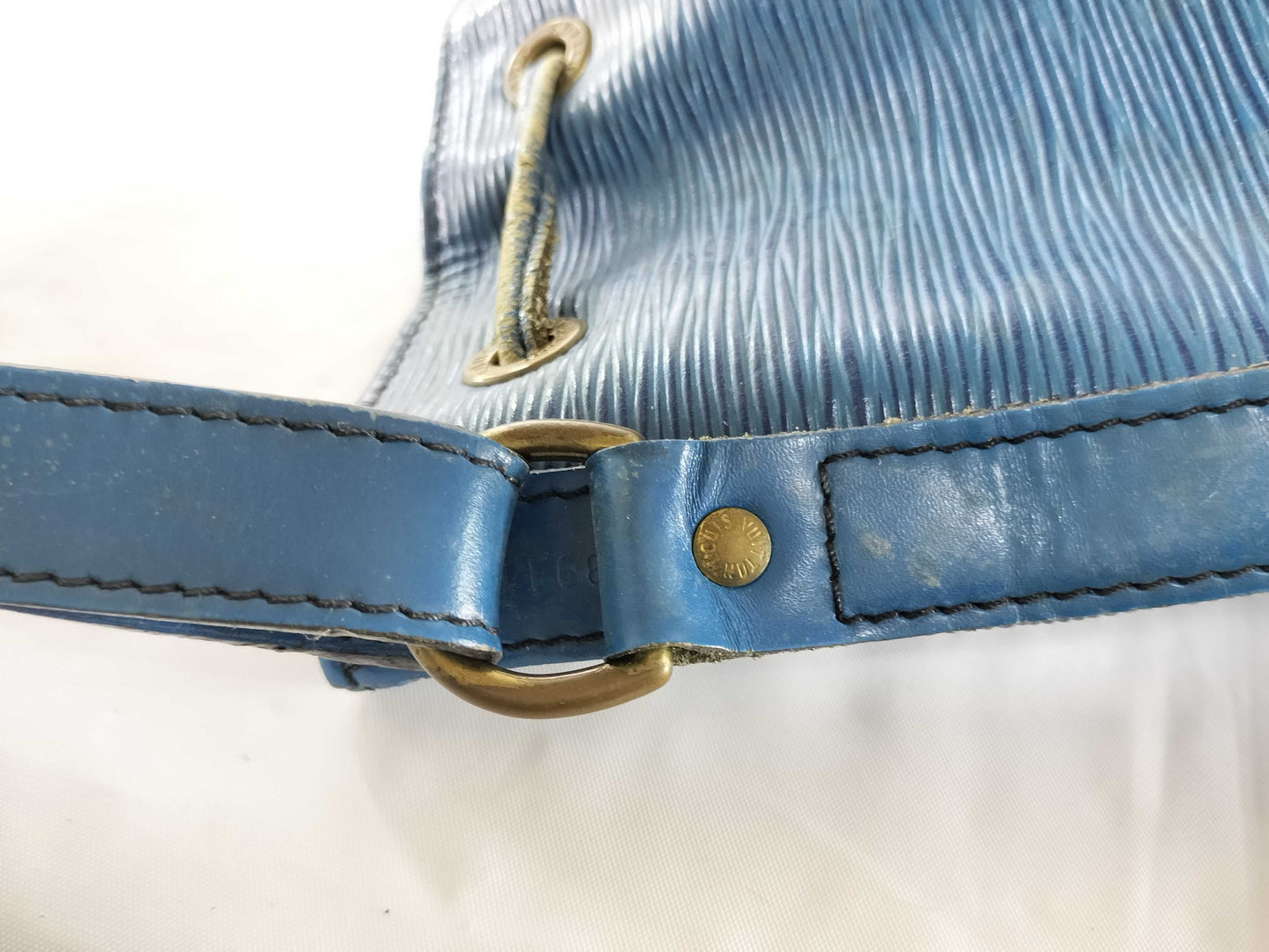 LOUIS VUITTON Epi Petit Noe Tote Bag