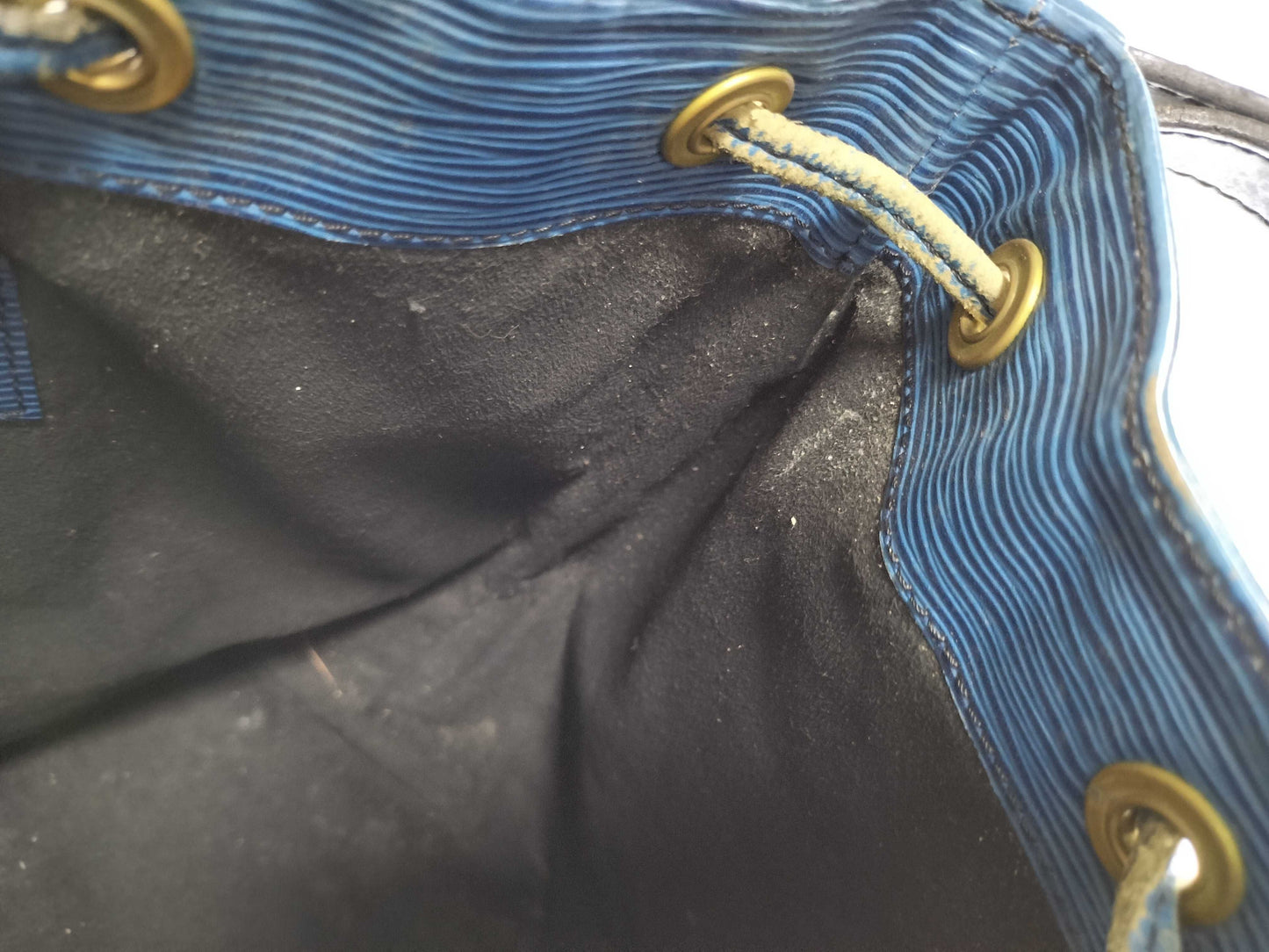 LOUIS VUITTON Epi Petit Noe Tote Bag