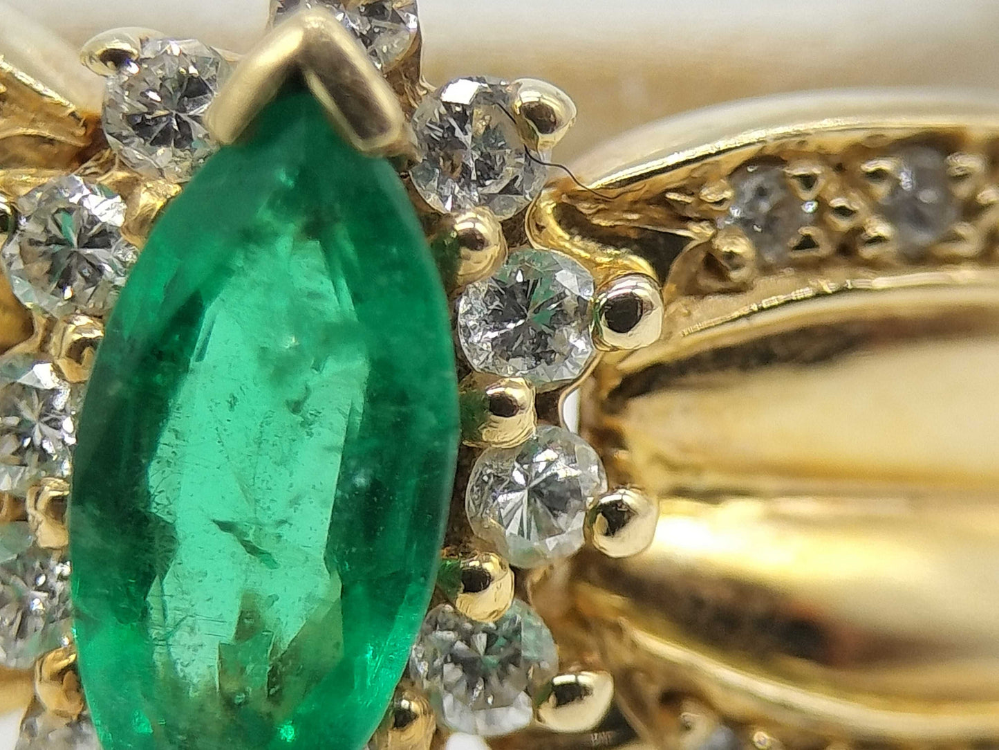 Emerald and Diamond 585 4.6g Ring