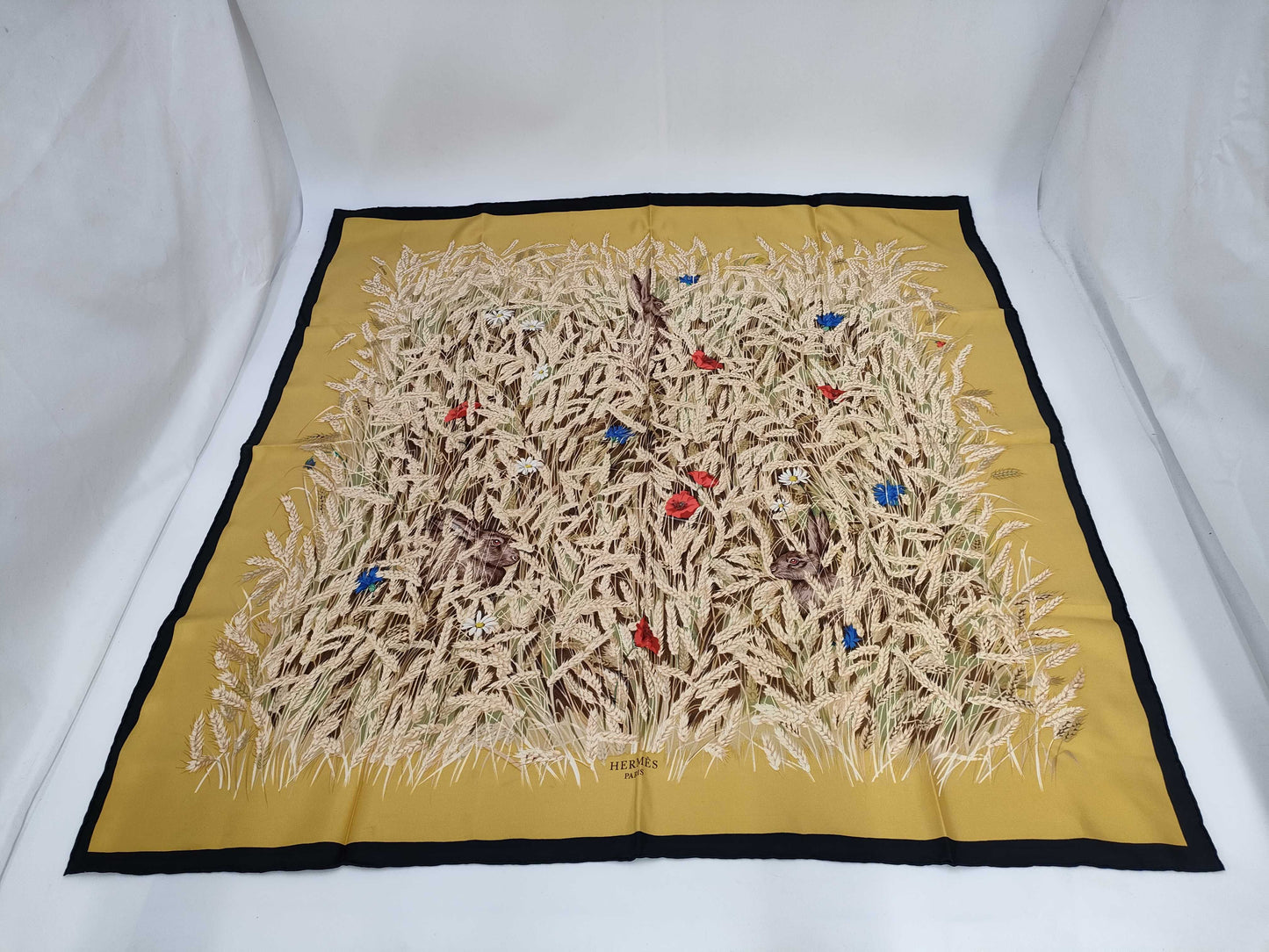 (10462_0082) HERMES Carre 90 Rabbit Wheat Scarf