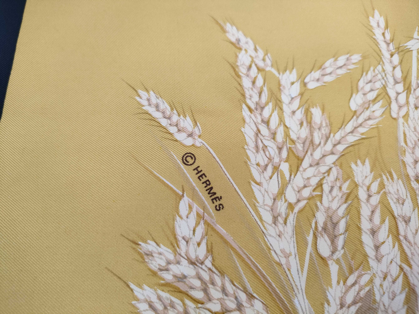 (10462_0082) HERMES Carre 90 Rabbit Wheat Scarf