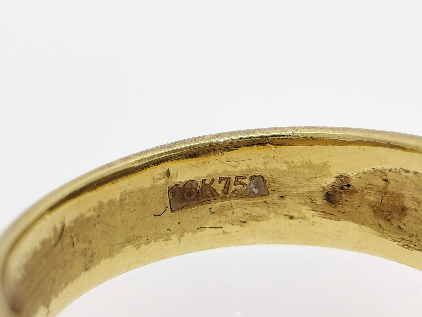 Emerald and Diamond 750 5.9g Ring
