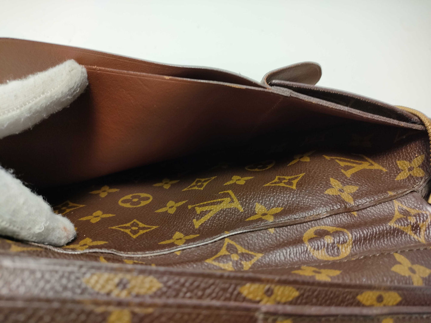 LOUIS VUITTON Monogram Travel Case MI8904 Pouch