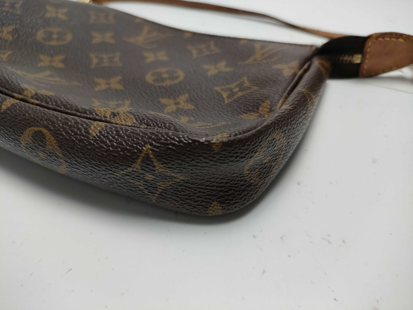 LOUIS VUITTON Monogram Accessoires Pouch