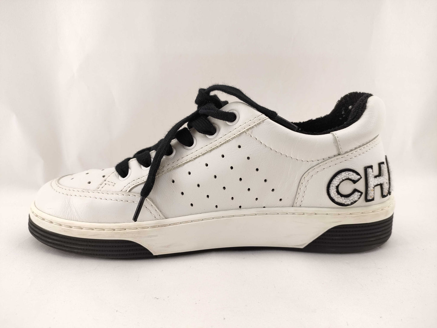 CHANEL G35934 Black/White Sneakers