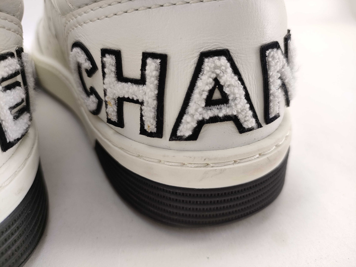 CHANEL G35934 Black/White Sneakers