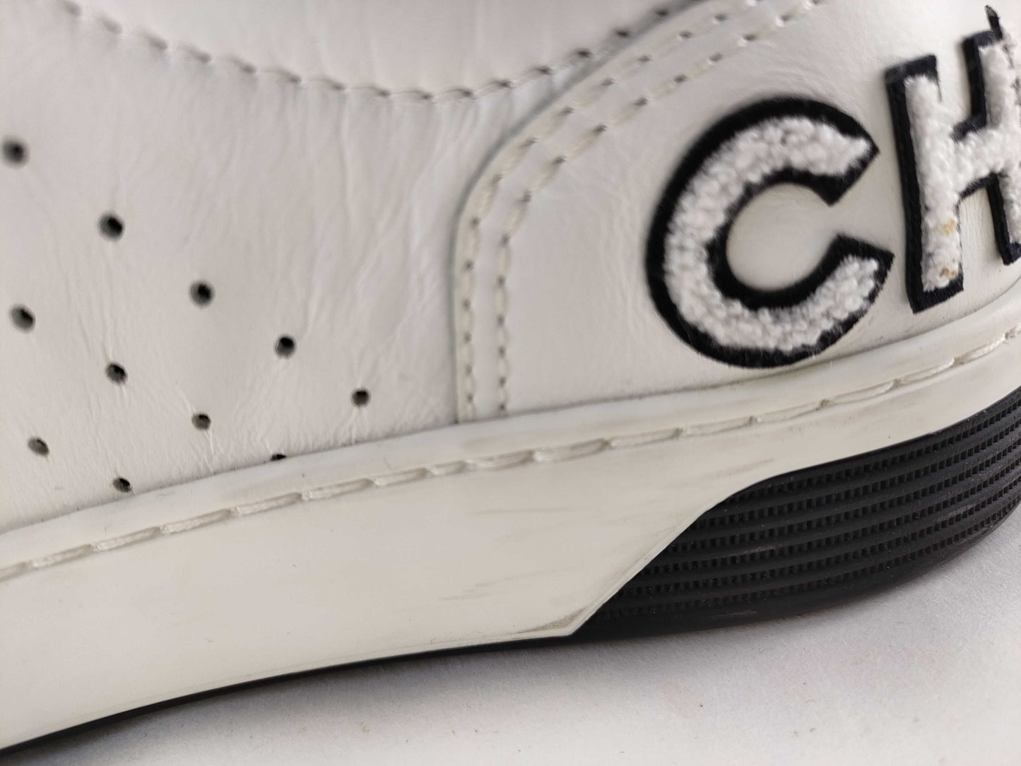 CHANEL G35934 Black/White Sneakers