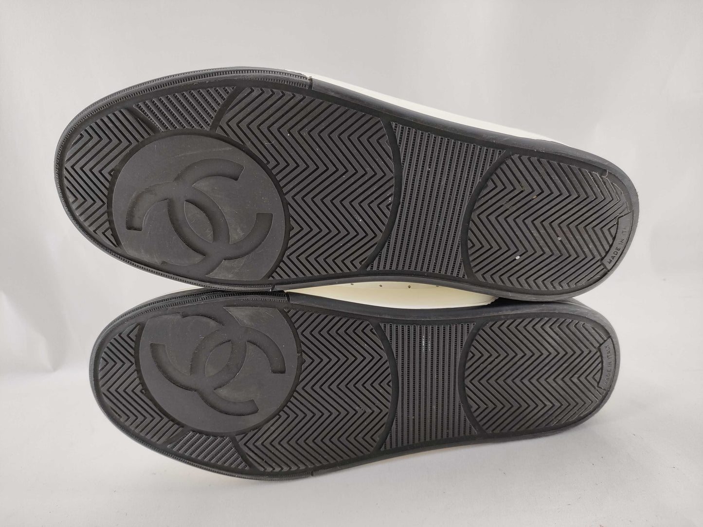 CHANEL G35934 Black/White Sneakers