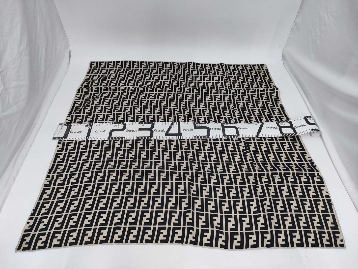 (10462_0260) FENDI Zucca White Scarf