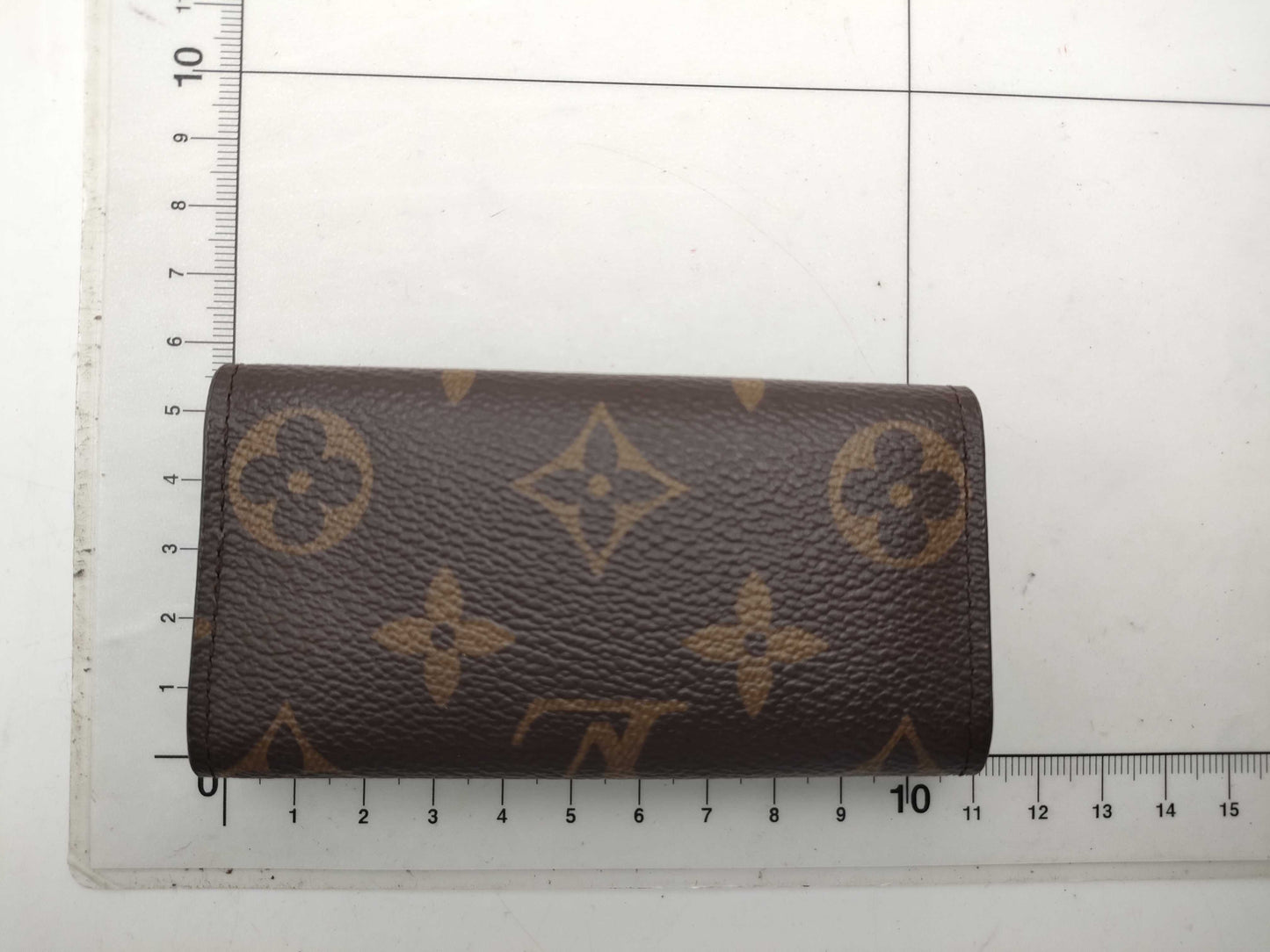 LOUIS VUITTON Monogram M62631 Multicle 4 V-Line Initial Key Case/Key Holder