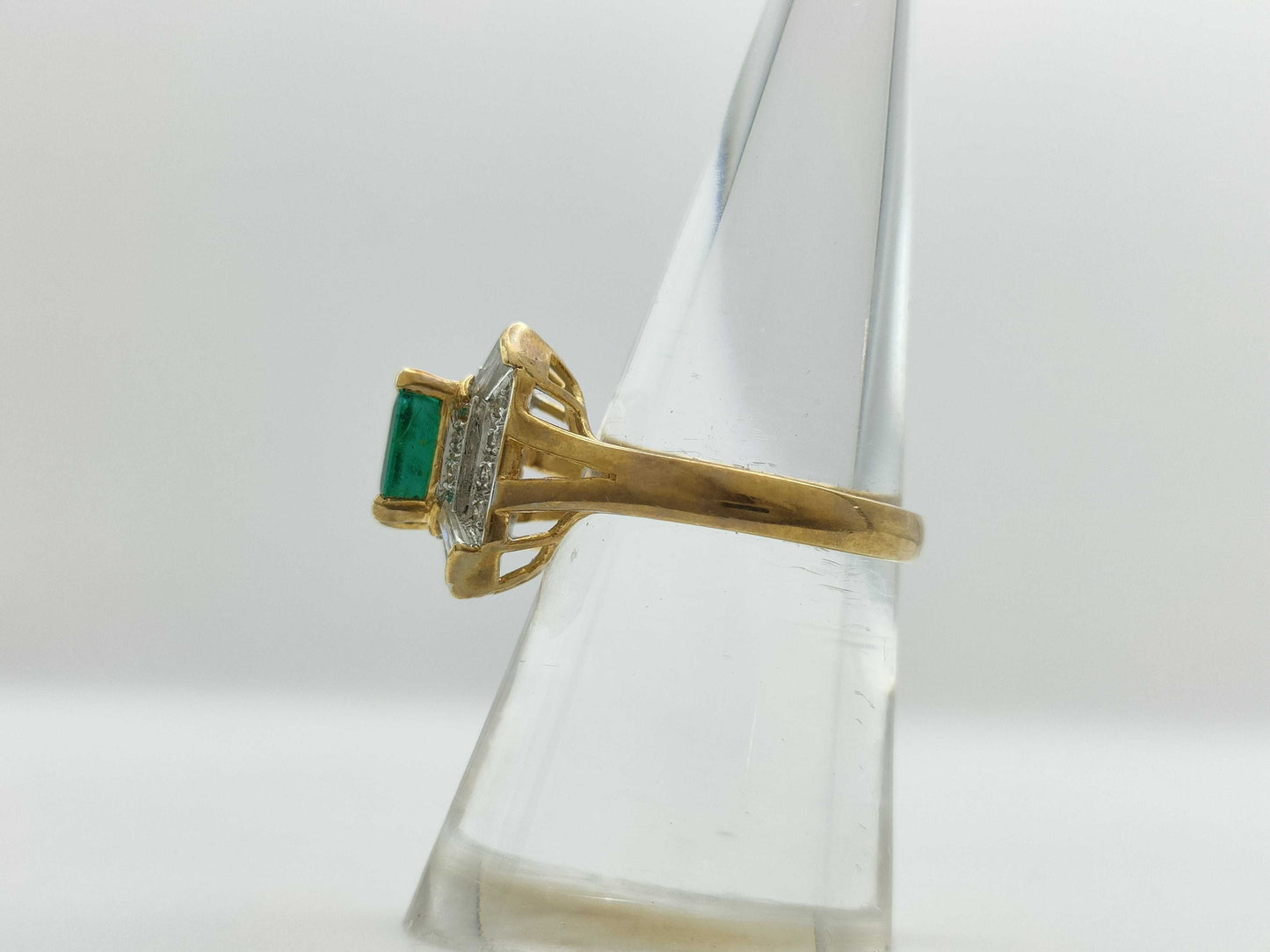 Emerald and Diamond 14K Gold Ring, 4.1g