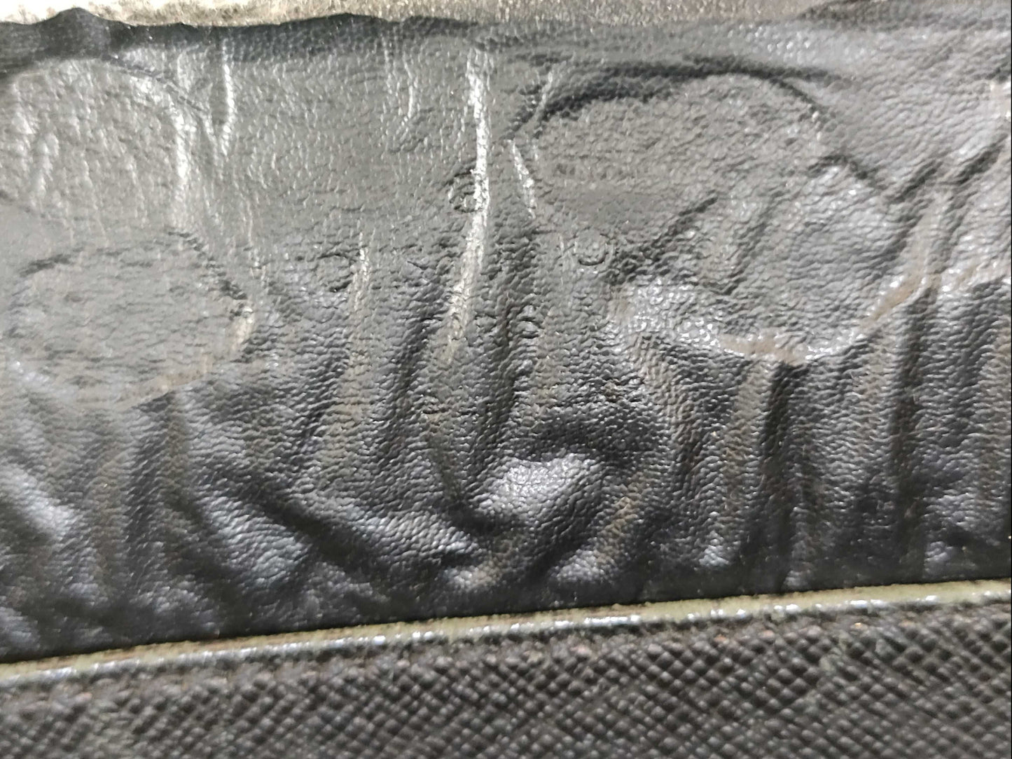 (10463_0040) LOUIS VUITTON Taiga Business Bag Business Bag