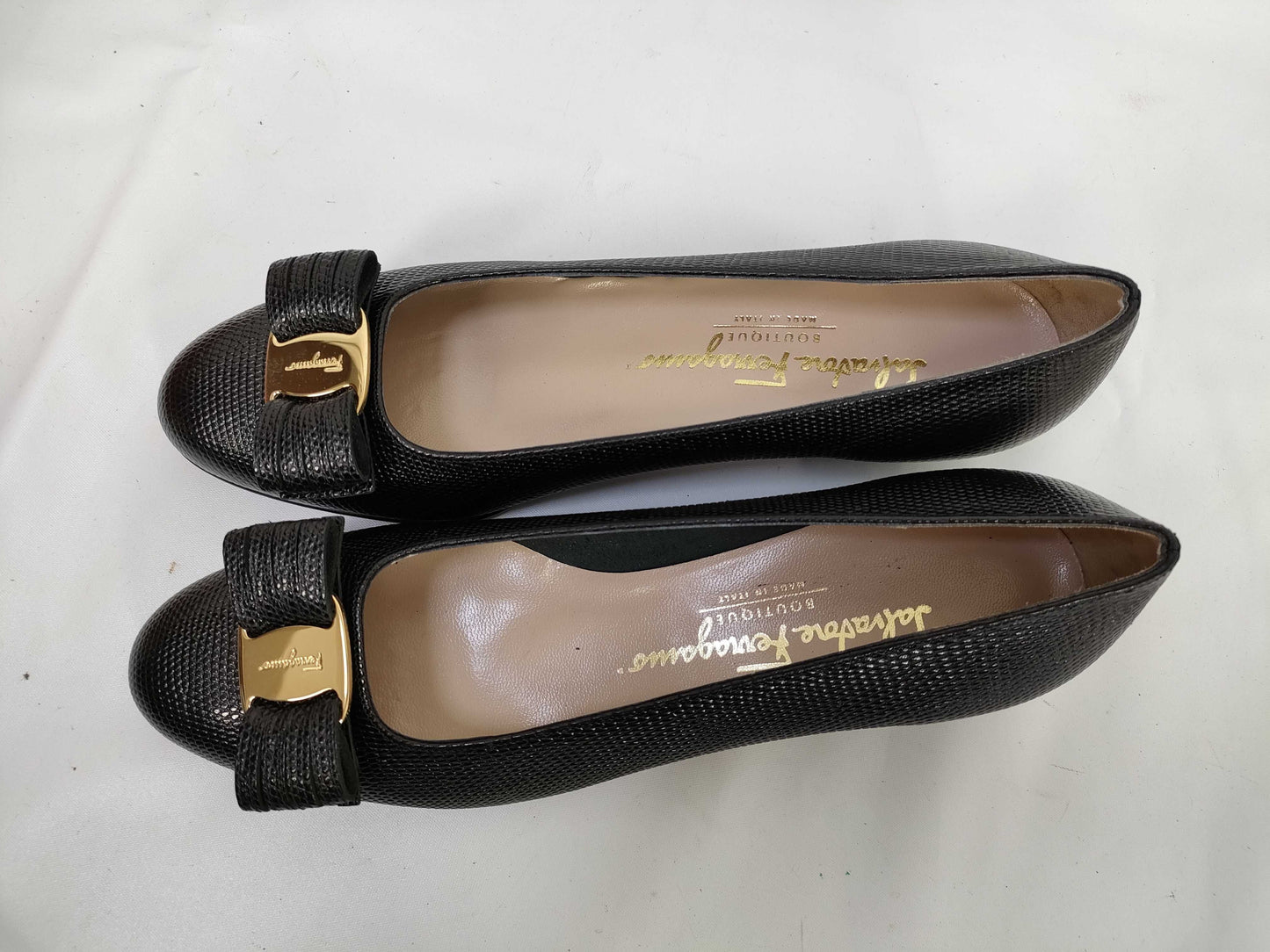Salvatore Ferragamo Vara Navy Embossed Lizard Size 6 1/2 Pumps