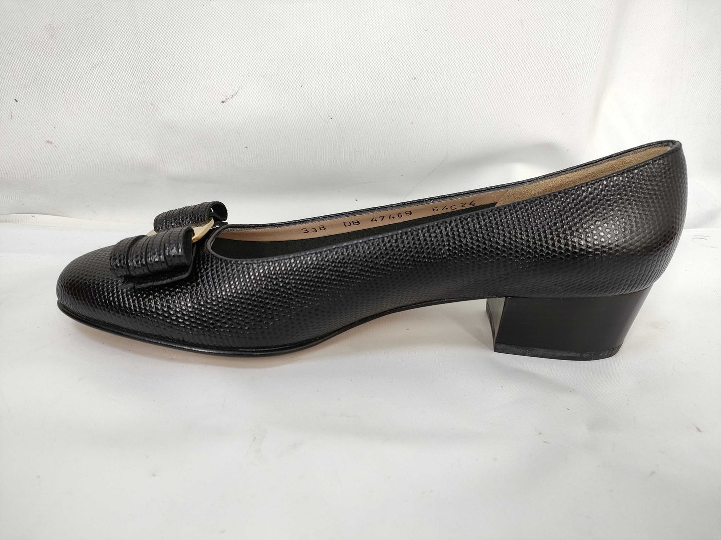 Salvatore Ferragamo Vara Navy Embossed Lizard Size 6 1/2 Pumps