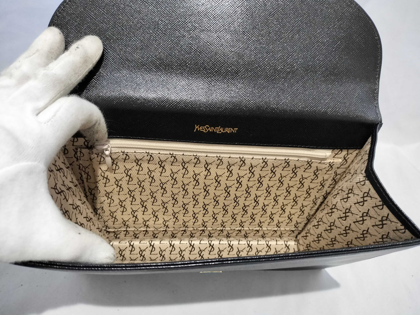 Yves Saint Laurent Clutch Bag/Leather Second Bag