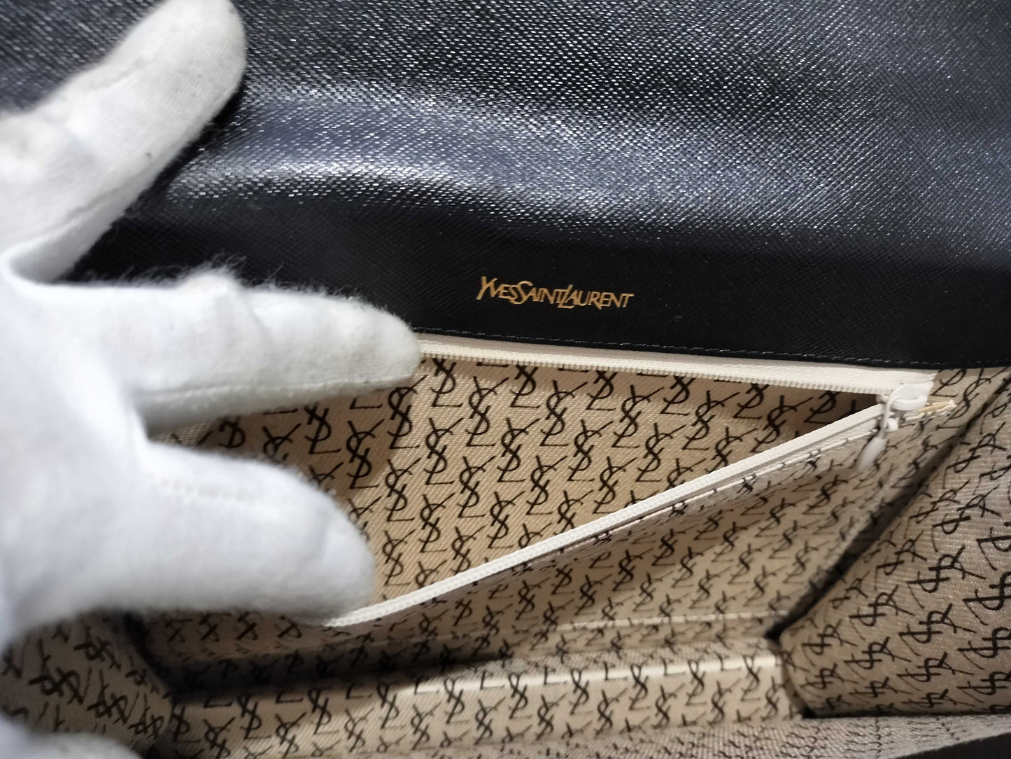 Yves Saint Laurent Clutch Bag/Leather Second Bag