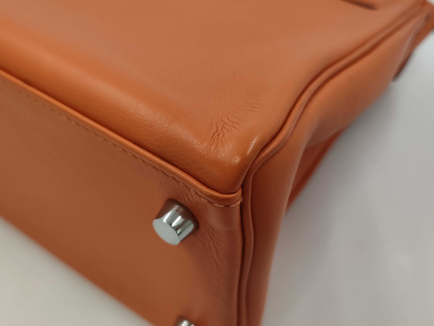 HERMES Kelly 28 handbag with silver hardware, inner stitching, orange Taurillon leather, K stamped.