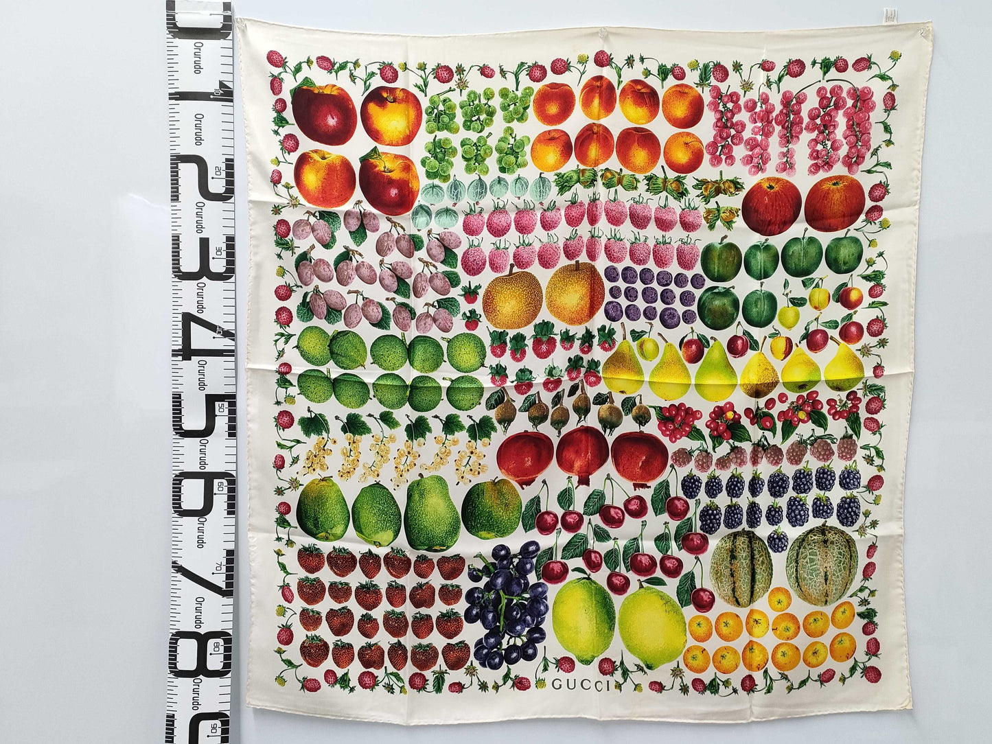 (10462_0159) GUCCI Fruit Pattern Large Format Scarf Scarf