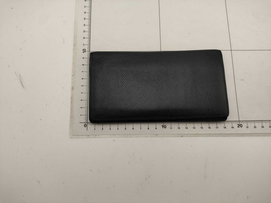 LOUIS VUITTON Taiga Folding Long Wallet