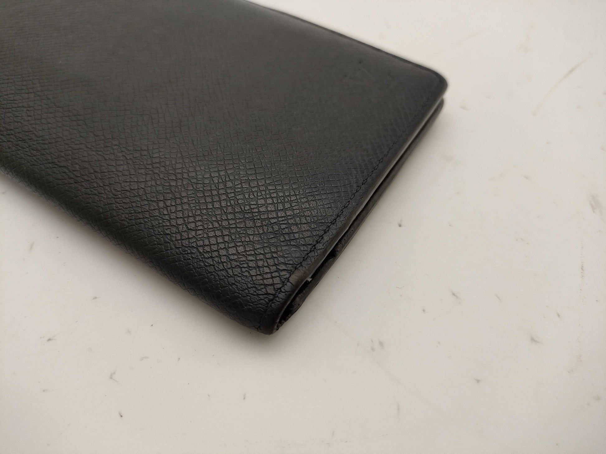 LOUIS VUITTON Taiga Folding Long Wallet
