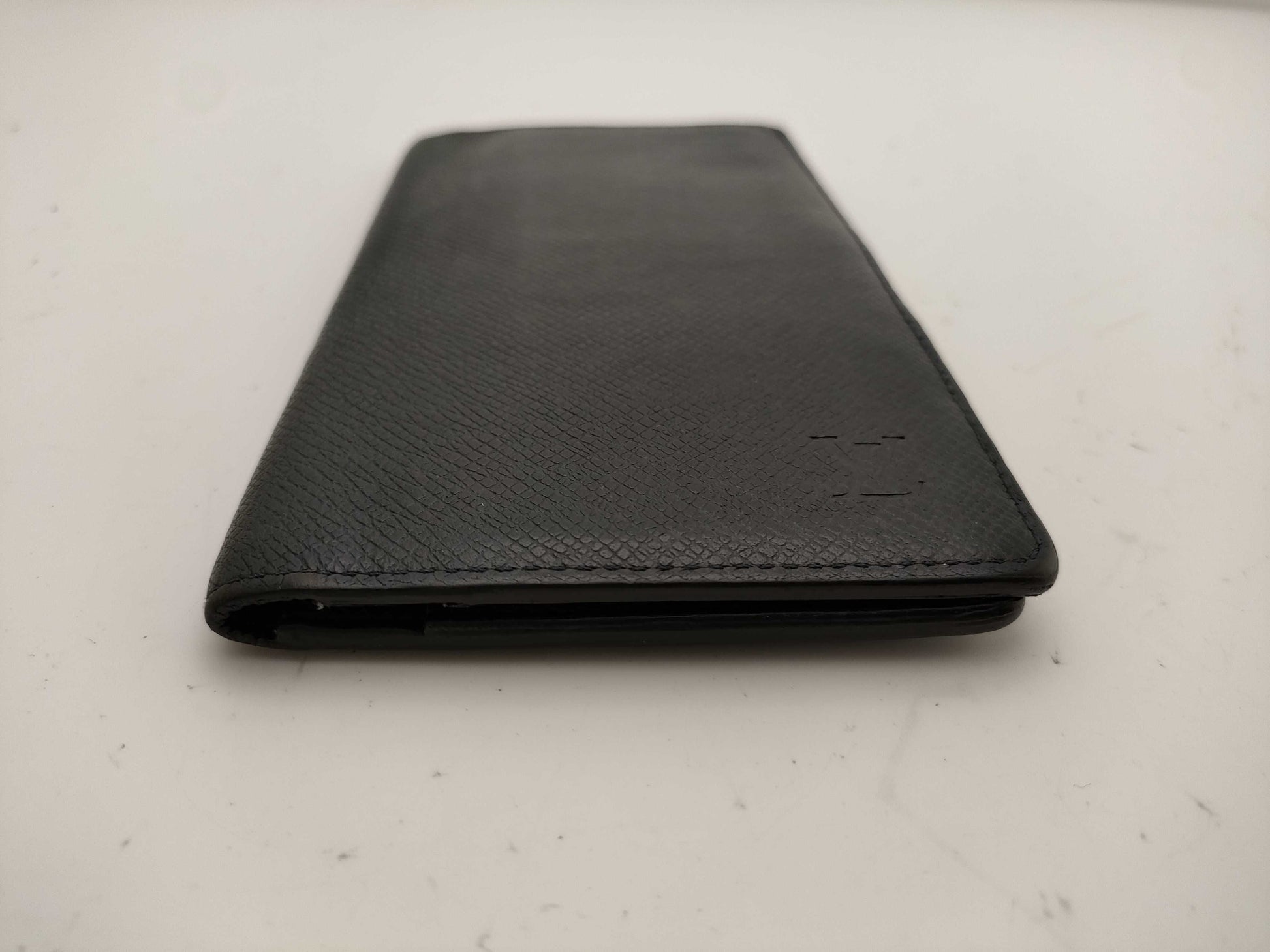 LOUIS VUITTON Taiga Folding Long Wallet