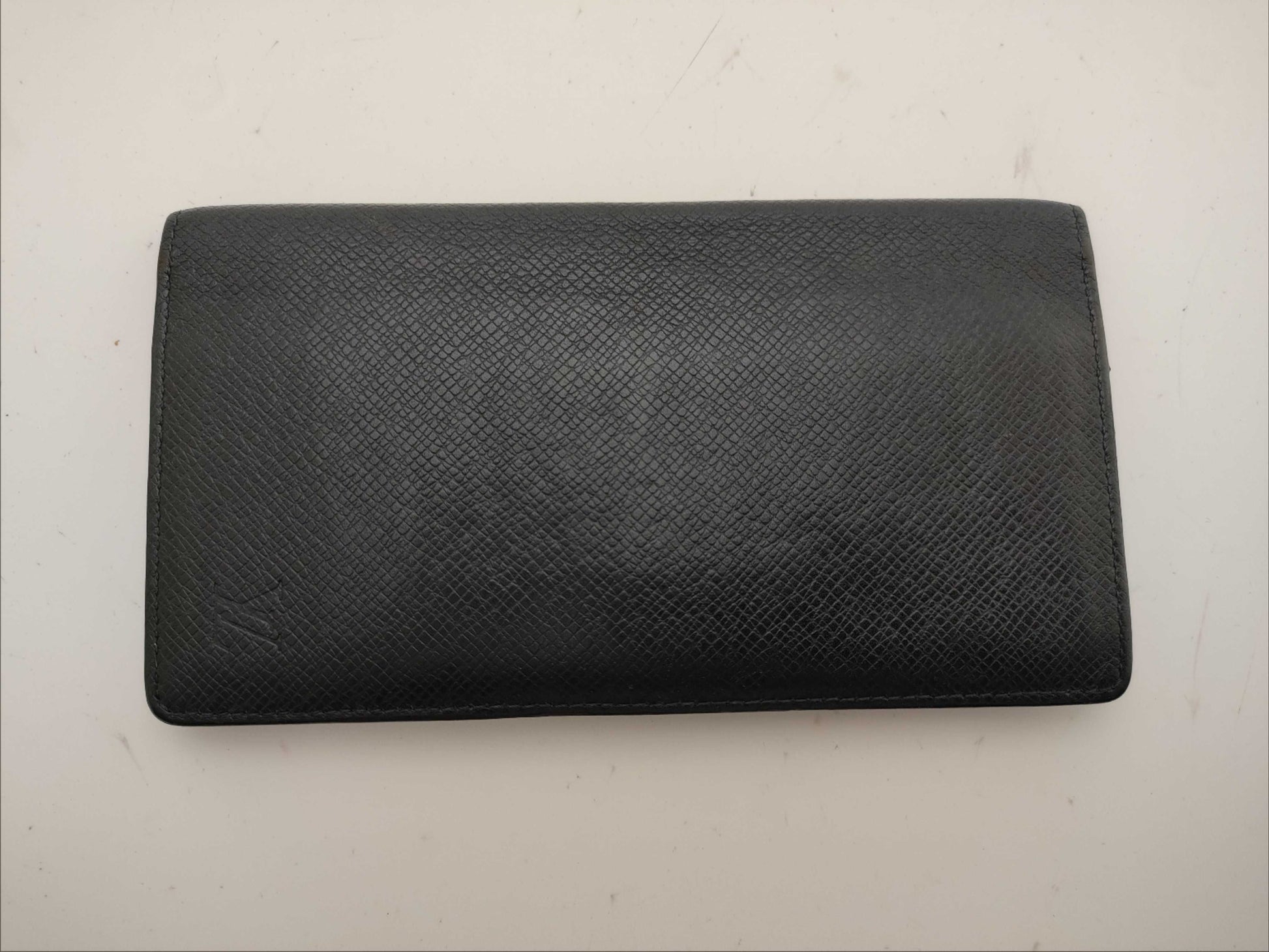 LOUIS VUITTON Taiga Folding Long Wallet