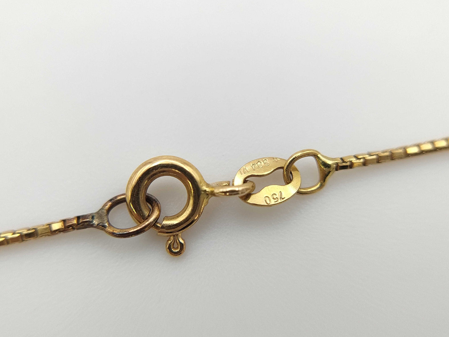 D0.10ct 750 4.0g Necklace