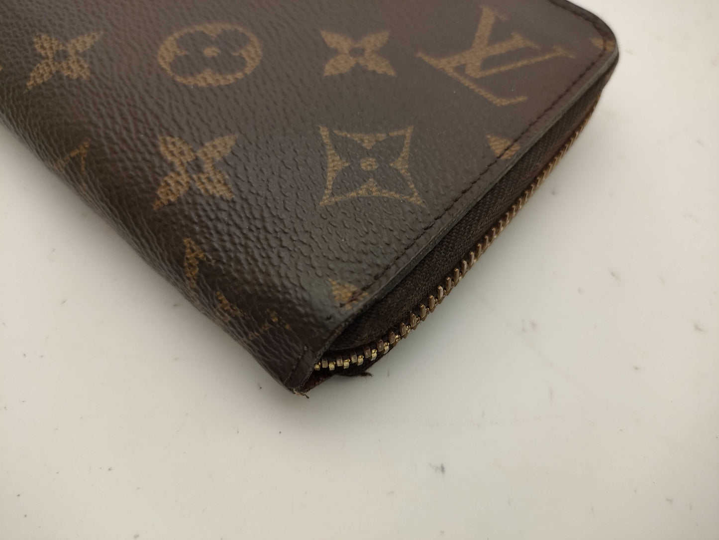 LOUIS VUITTON Monogram Zippy Wallet