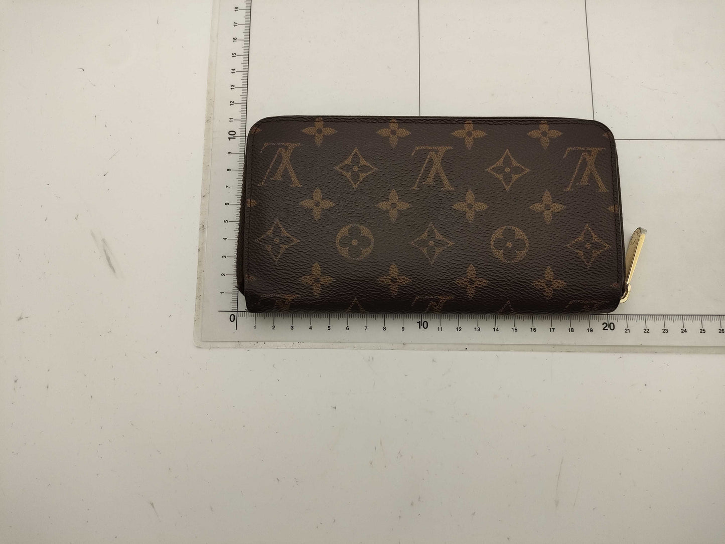 LOUIS VUITTON Monogram Zippy Wallet