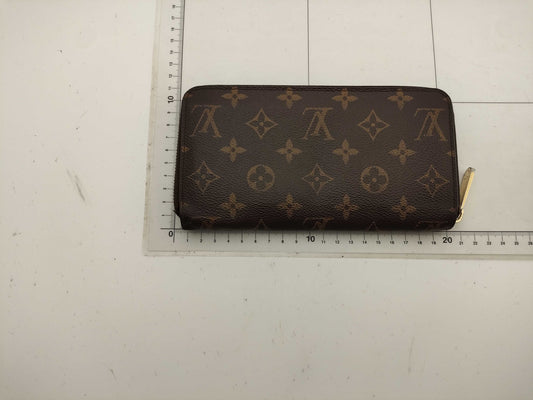 LOUIS VUITTON Monogram Zippy Wallet